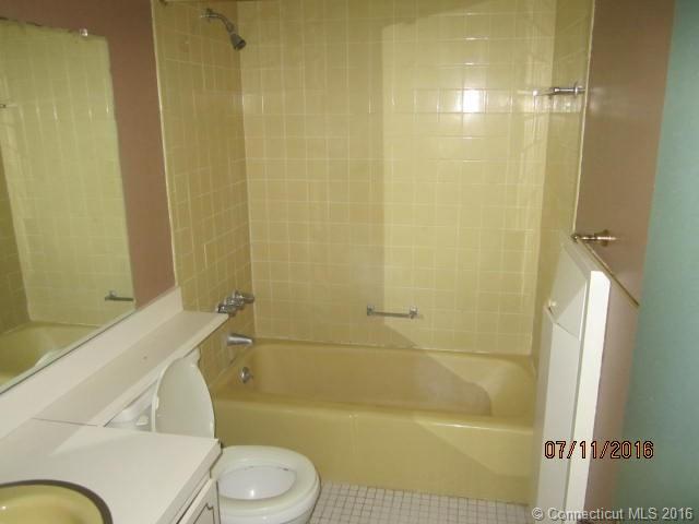 64 Ambassador Dr, Manchester, CT 06042