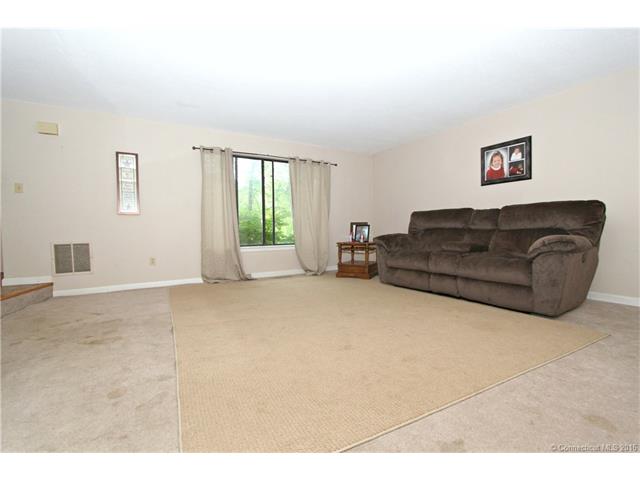 82 Cliffside Dr, Manchester, CT 06042