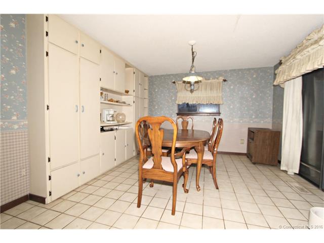 82 Cliffside Dr, Manchester, CT 06042