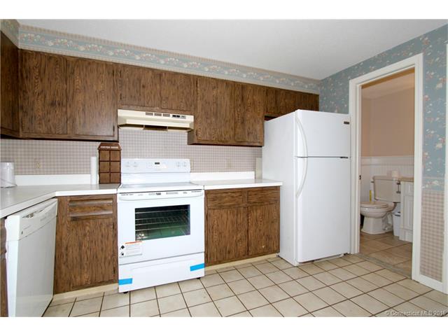 82 Cliffside Dr, Manchester, CT 06042