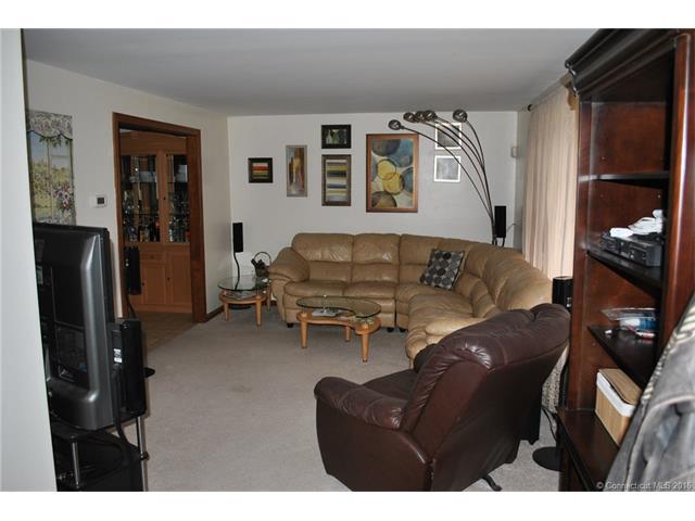 332 Woodland St, Manchester, CT 06042