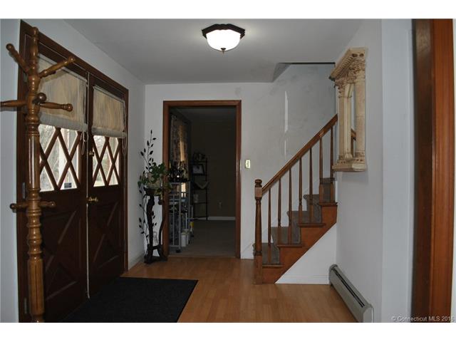 332 Woodland St, Manchester, CT 06042