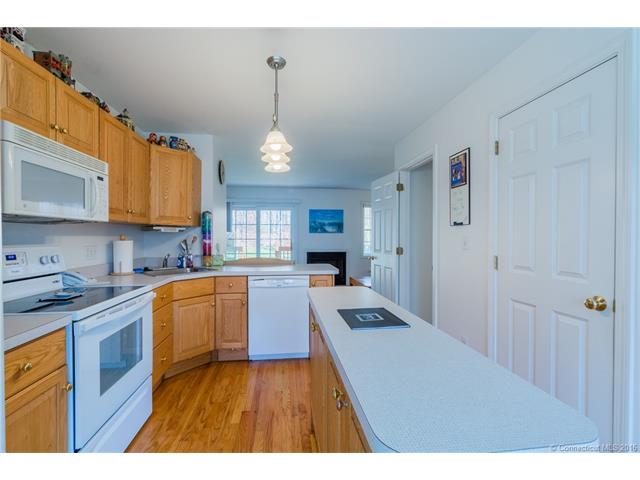41 Marjorie Ln, Manchester, CT 06042