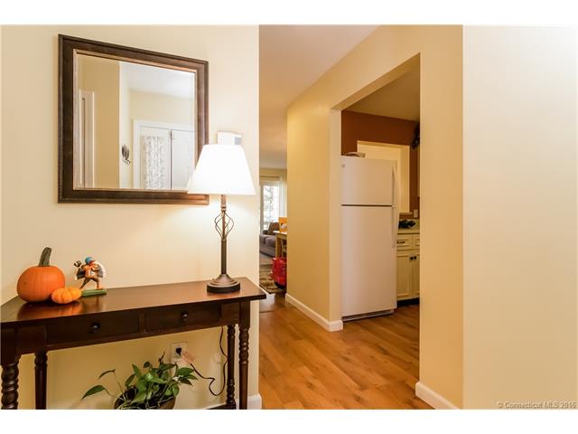 11 Marjorie Ln, Manchester, CT 06042