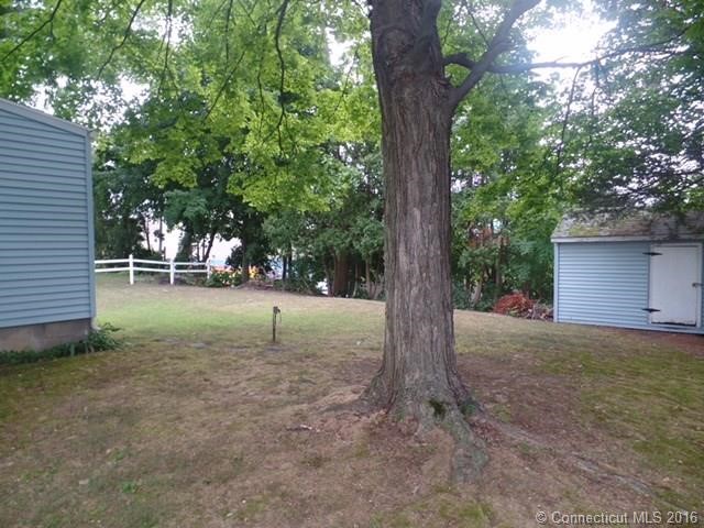 27Englewood Dr, Manchester, CT 06042