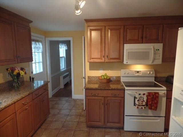 27Englewood Dr, Manchester, CT 06042