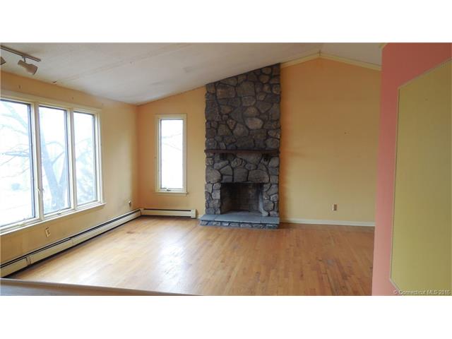 307 Grissom Rd, Manchester, CT 06042