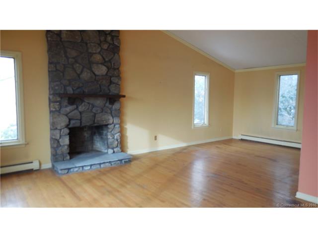 307 Grissom Rd, Manchester, CT 06042