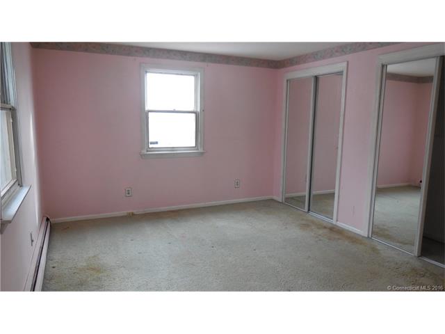 307 Grissom Rd, Manchester, CT 06042
