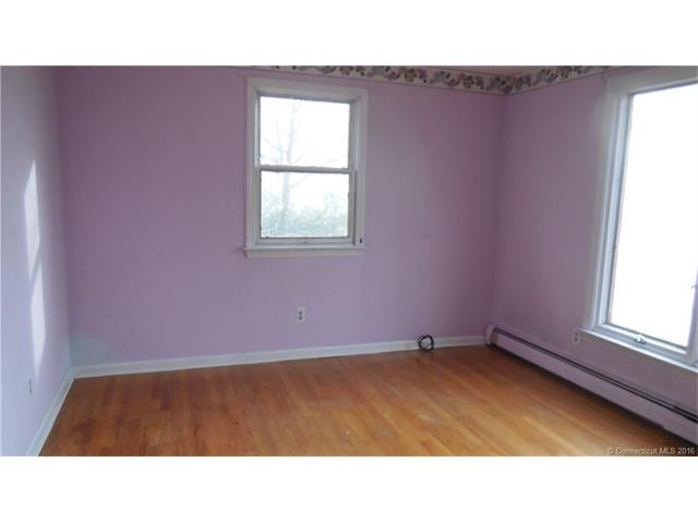 307 Grissom Rd, Manchester, CT 06042