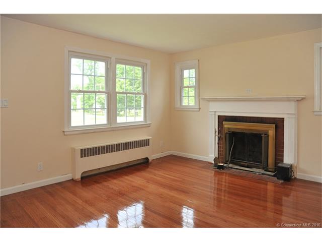 447Summit St, Manchester, CT 06042