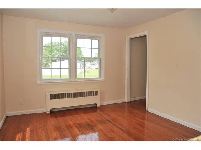 447Summit St, Manchester, CT 06042