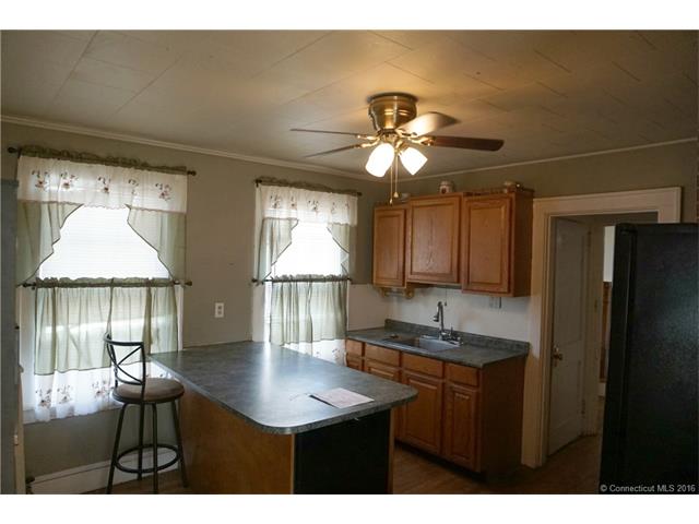 32 Strong St, Manchester, CT 06042