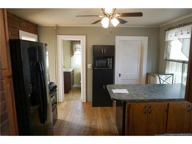 32 Strong St, Manchester, CT 06042