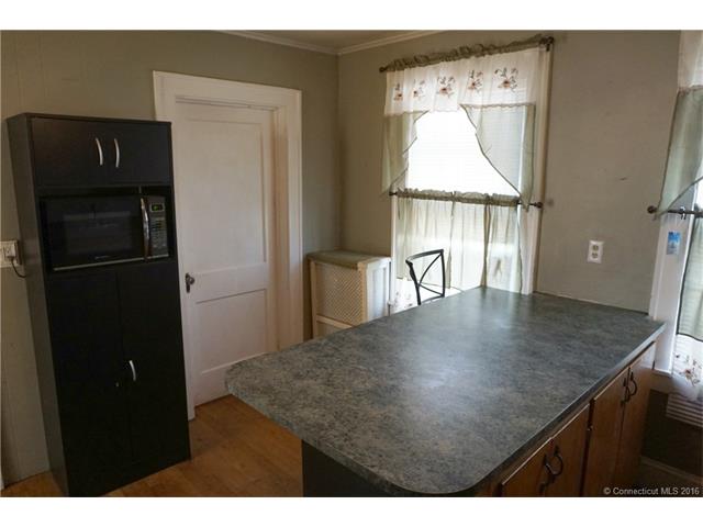 32 Strong St, Manchester, CT 06042