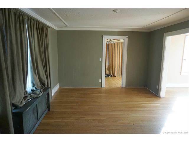 32 Strong St, Manchester, CT 06042