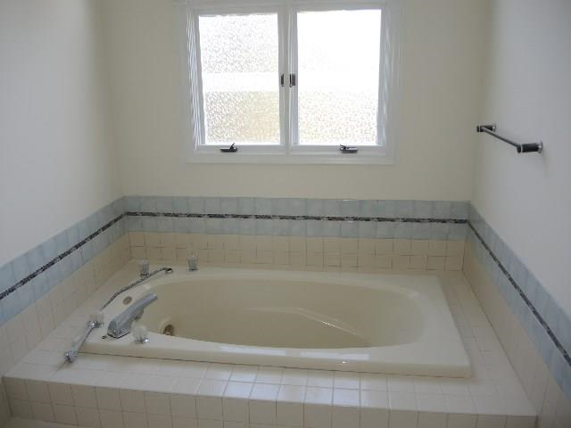 190E Main St, Manchester, CT 06042
