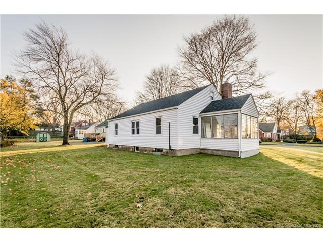 51 Oakwood Rd, Manchester, CT 06042