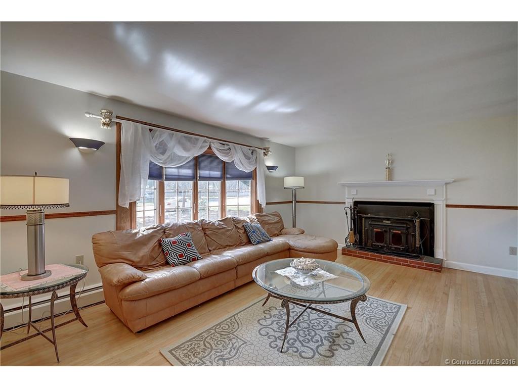 26 Croft Dr, Manchester, CT 06042