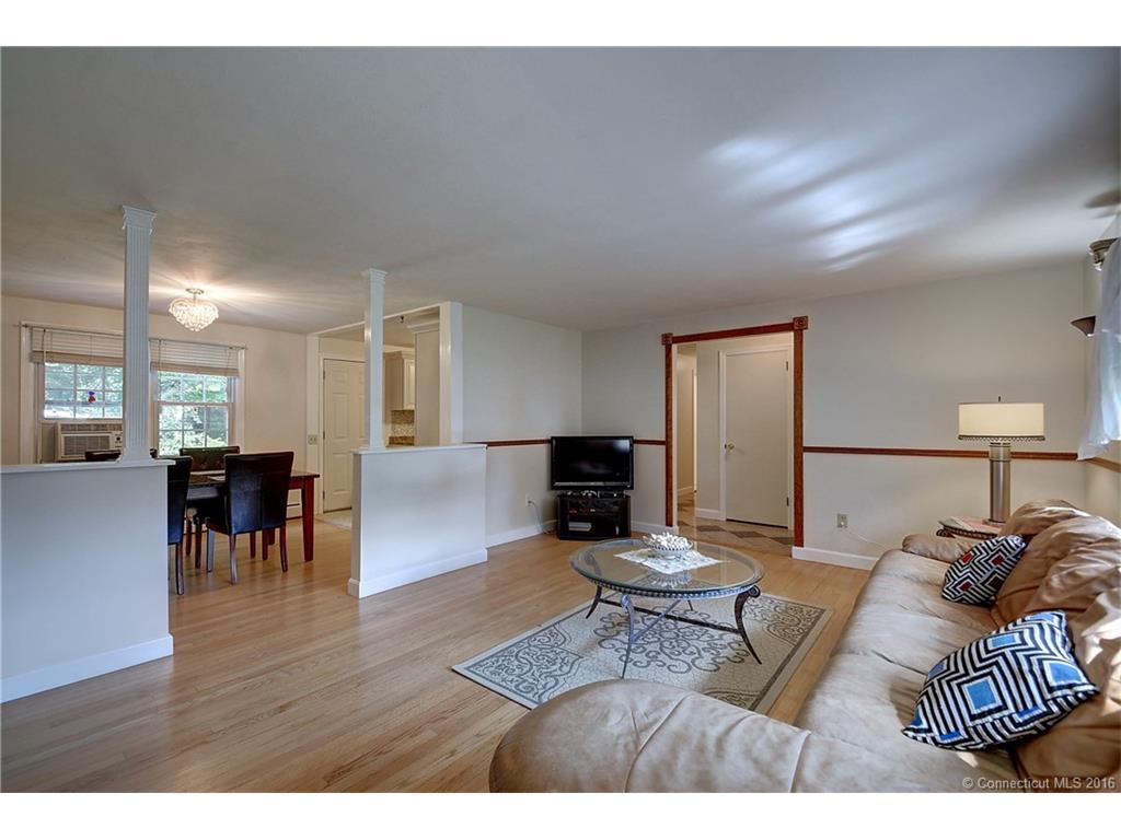26 Croft Dr, Manchester, CT 06042