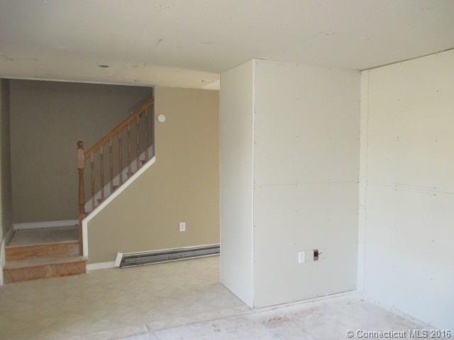 31Botticello Dr, Manchester, CT 06042