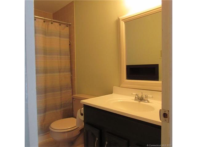 14 Esquire Dr, Manchester, CT 06042