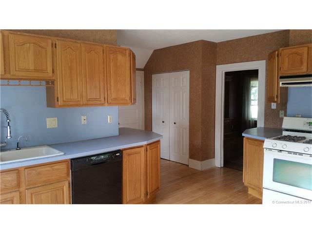 23Delmont St, Manchester, CT 06042