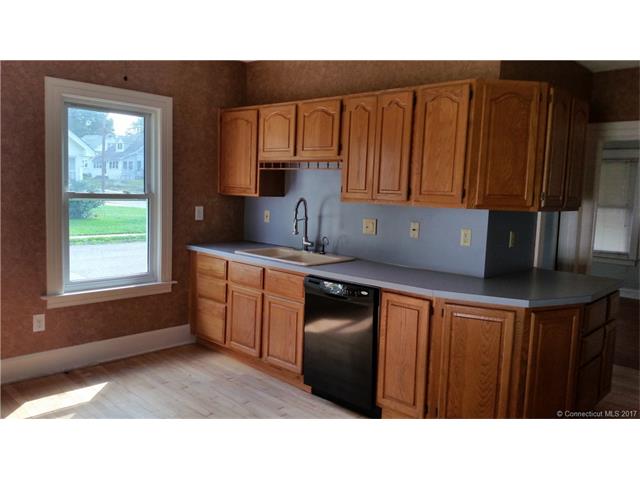 23Delmont St, Manchester, CT 06042
