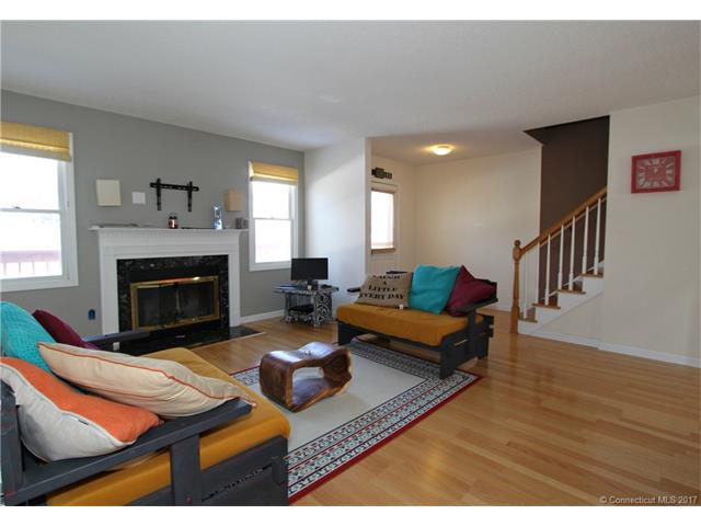 49 Woodland St, Manchester, CT 06042
