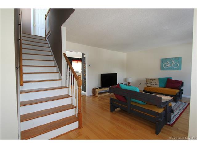 49 Woodland St, Manchester, CT 06042