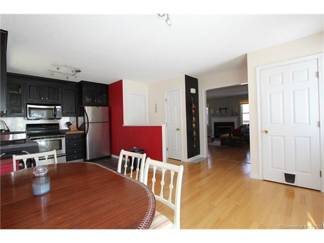 49 Woodland St, Manchester, CT 06042