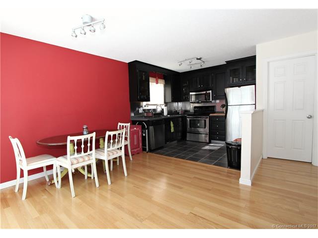 49 Woodland St, Manchester, CT 06042