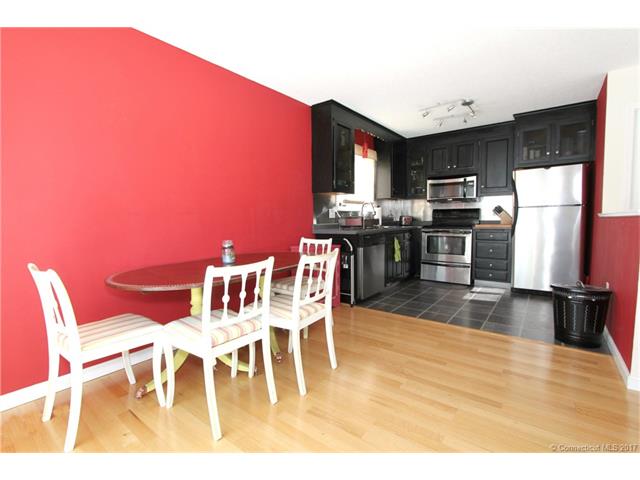 49 Woodland St, Manchester, CT 06042