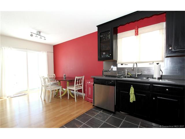 49 Woodland St, Manchester, CT 06042