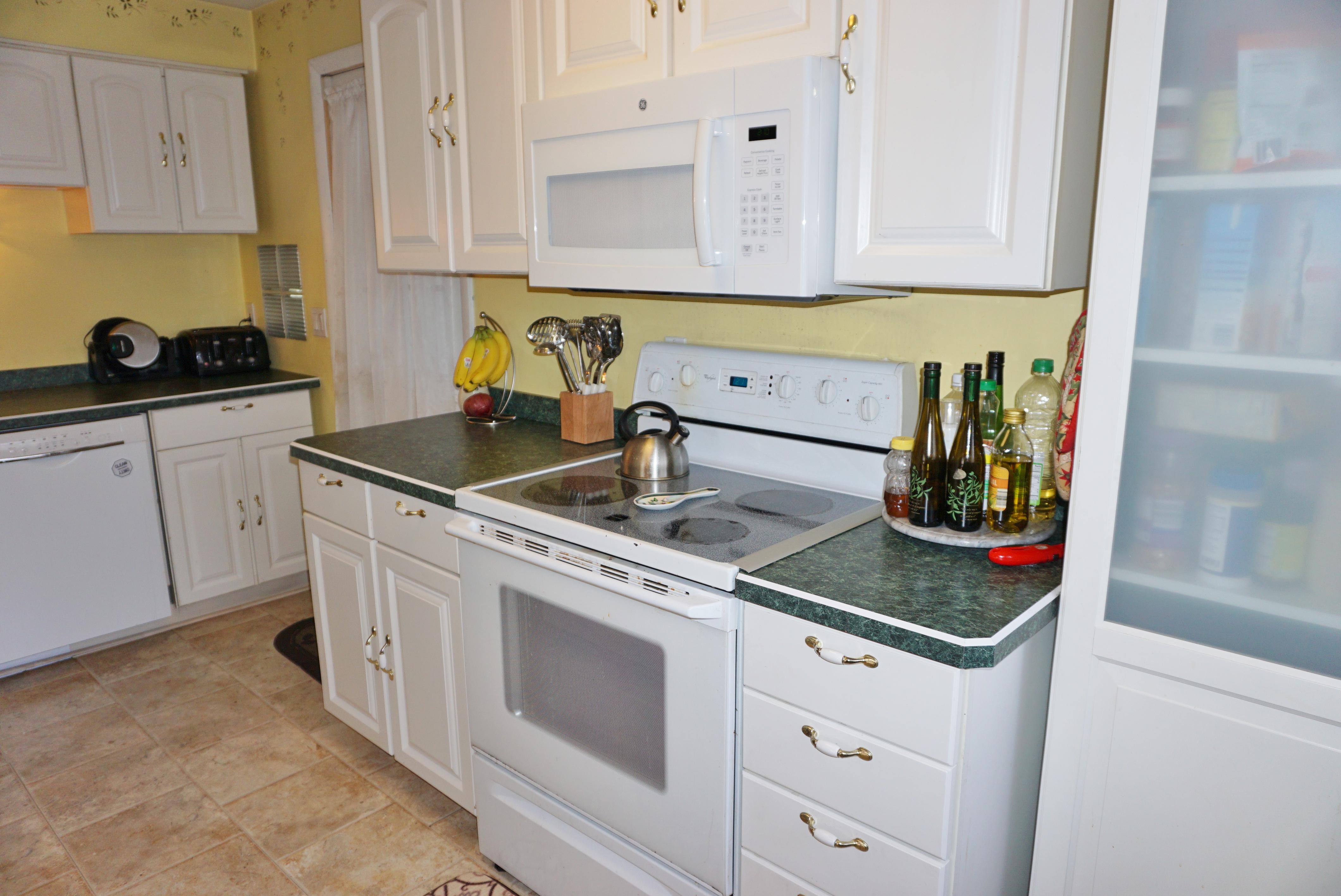 51 Green Rd, Manchester, CT 06042