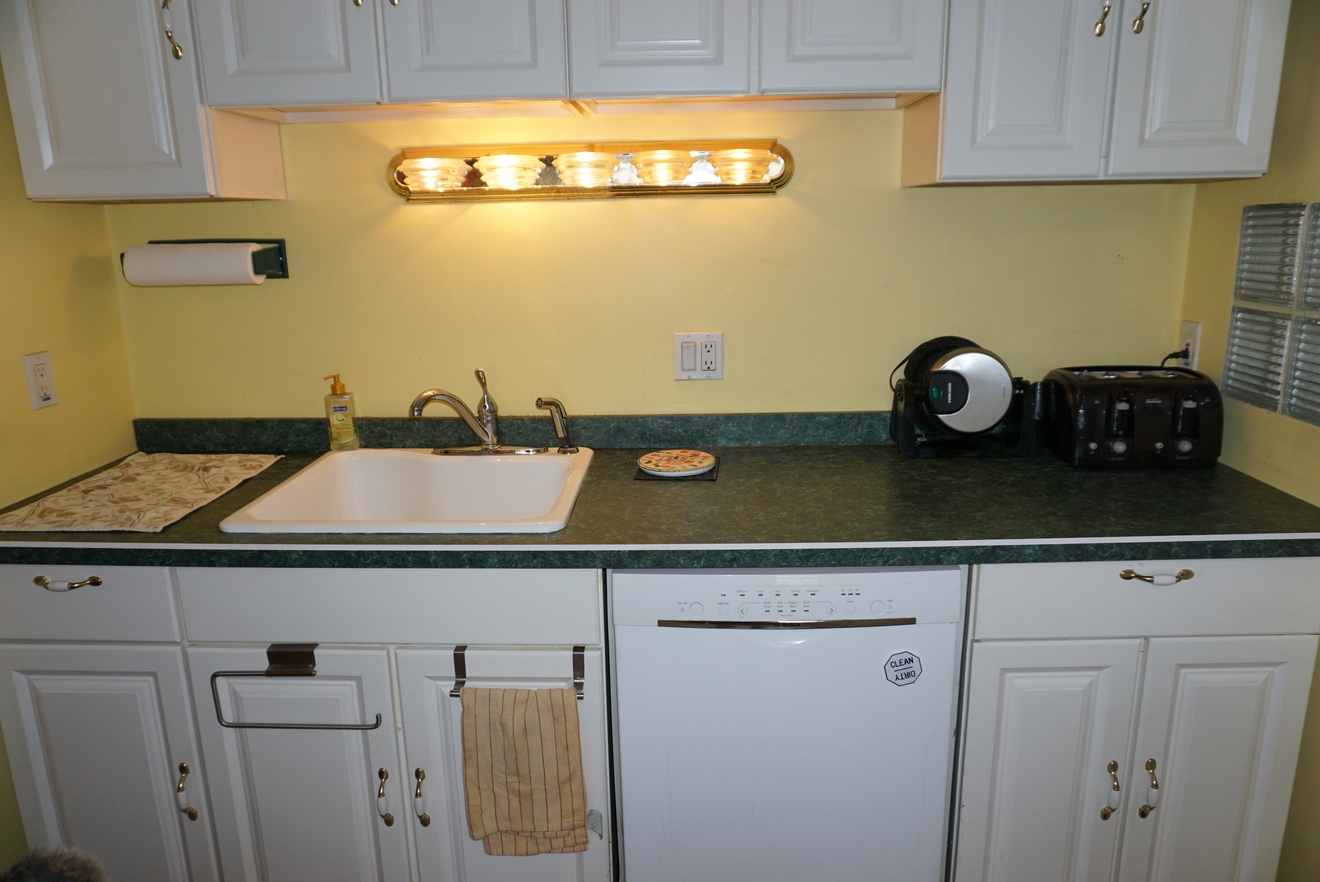 51 Green Rd, Manchester, CT 06042