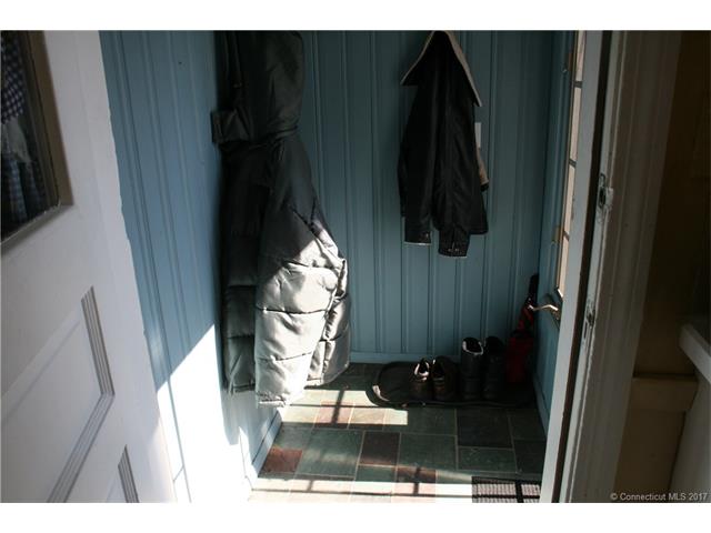 52Wedgewood Dr, Manchester, CT 06042