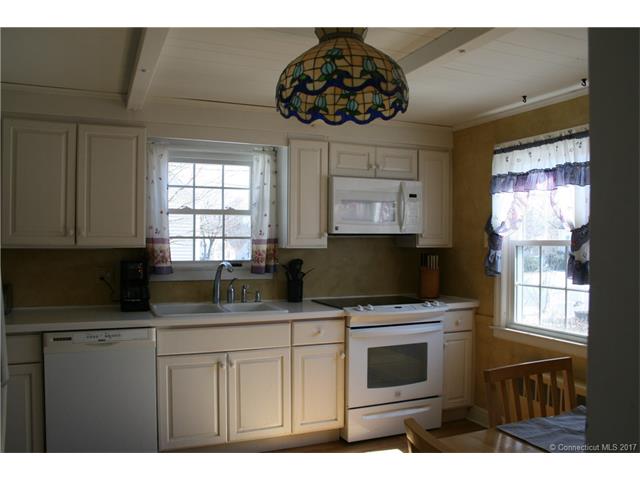 52Wedgewood Dr, Manchester, CT 06042