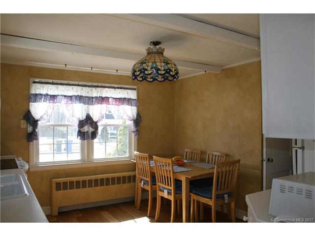 52Wedgewood Dr, Manchester, CT 06042