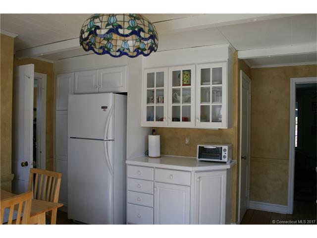 52Wedgewood Dr, Manchester, CT 06042