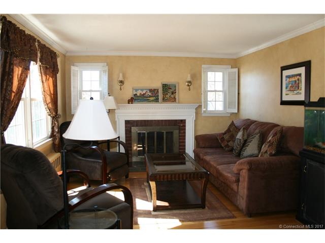 52Wedgewood Dr, Manchester, CT 06042