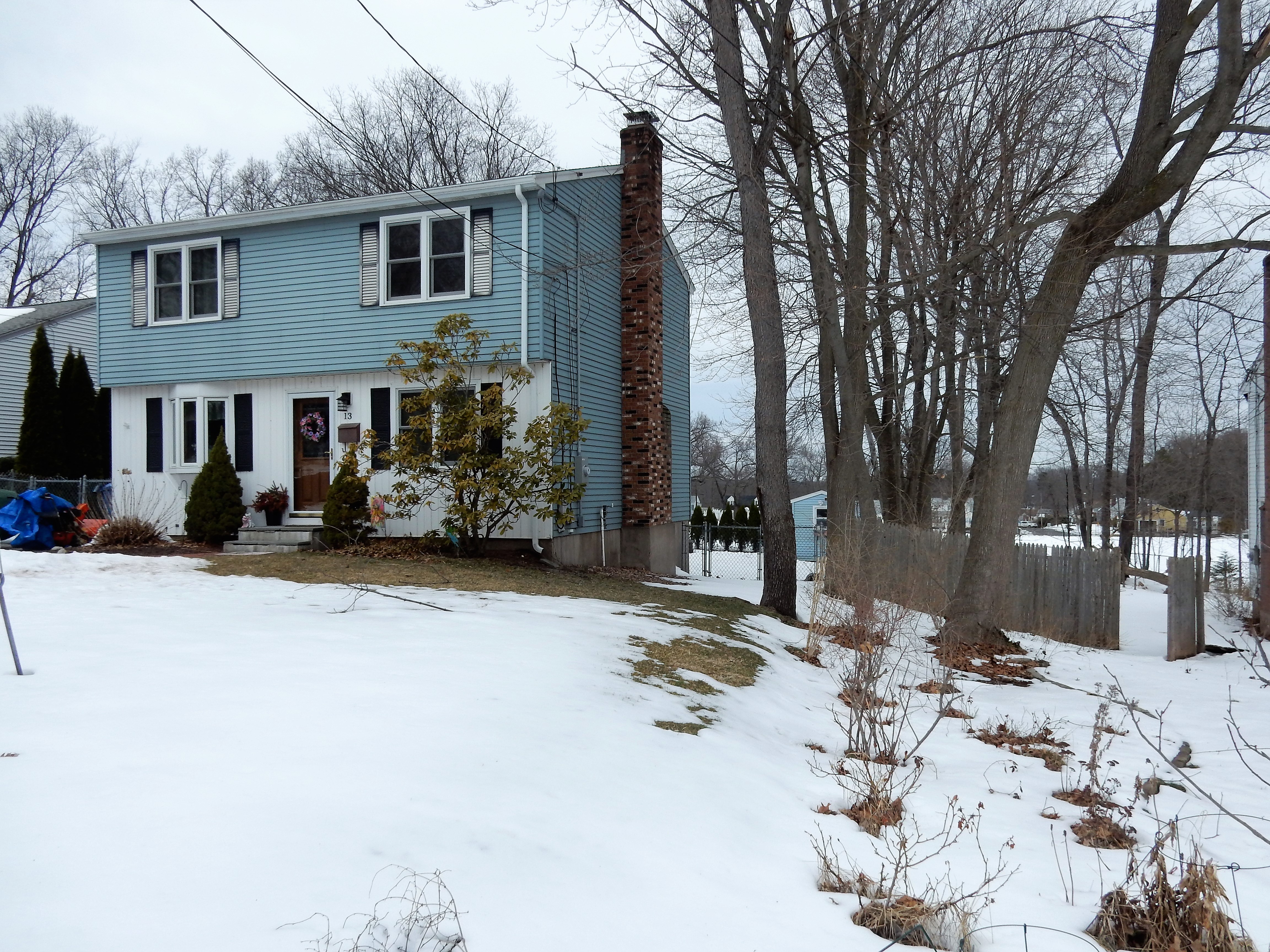13 Farmington St, Manchester, CT 06042
