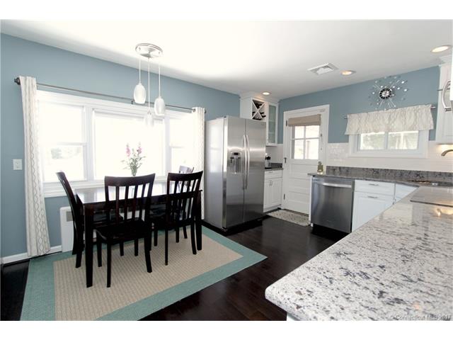 40 Agnes Dr, Manchester, CT 06042