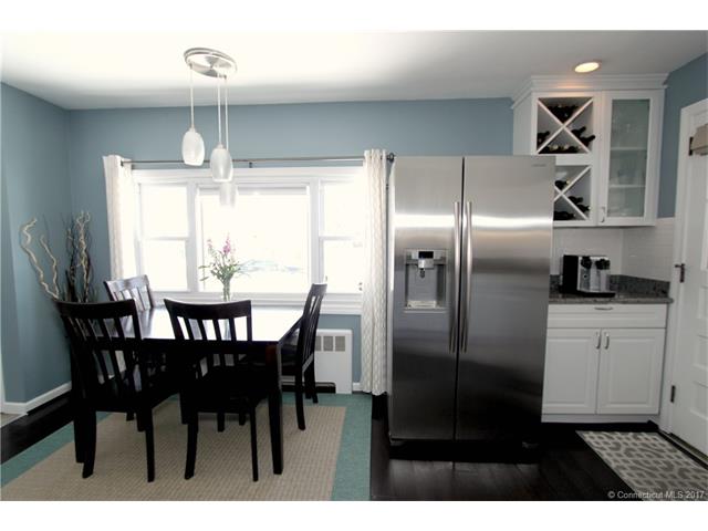 40 Agnes Dr, Manchester, CT 06042