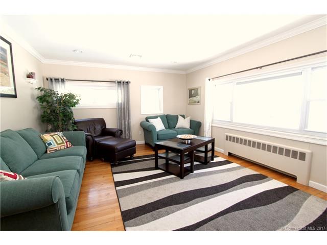 40 Agnes Dr, Manchester, CT 06042