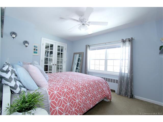 40 Agnes Dr, Manchester, CT 06042