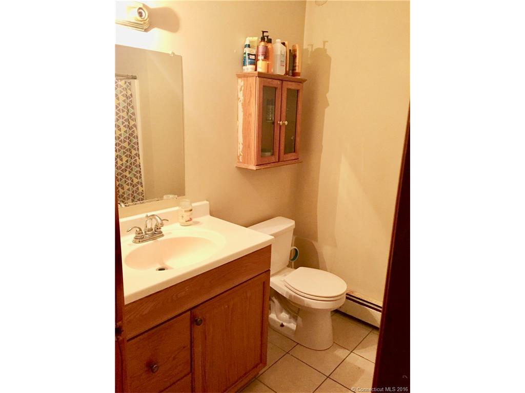 222 Bassett St #B, New Britain, CT 06051