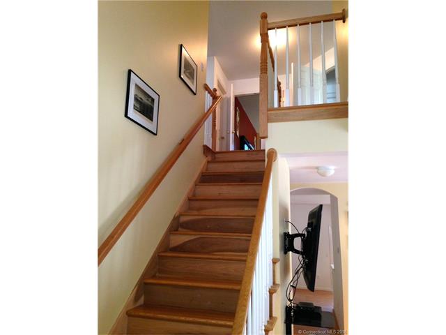 48 Buell St, New Britain, CT 06051