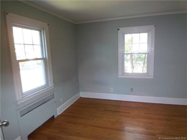 31 Chamberlain St, New Britain, CT 06052
