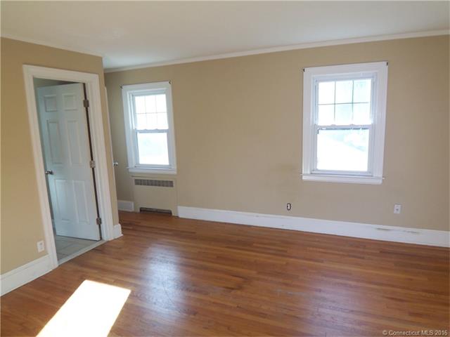 31 Chamberlain St, New Britain, CT 06052